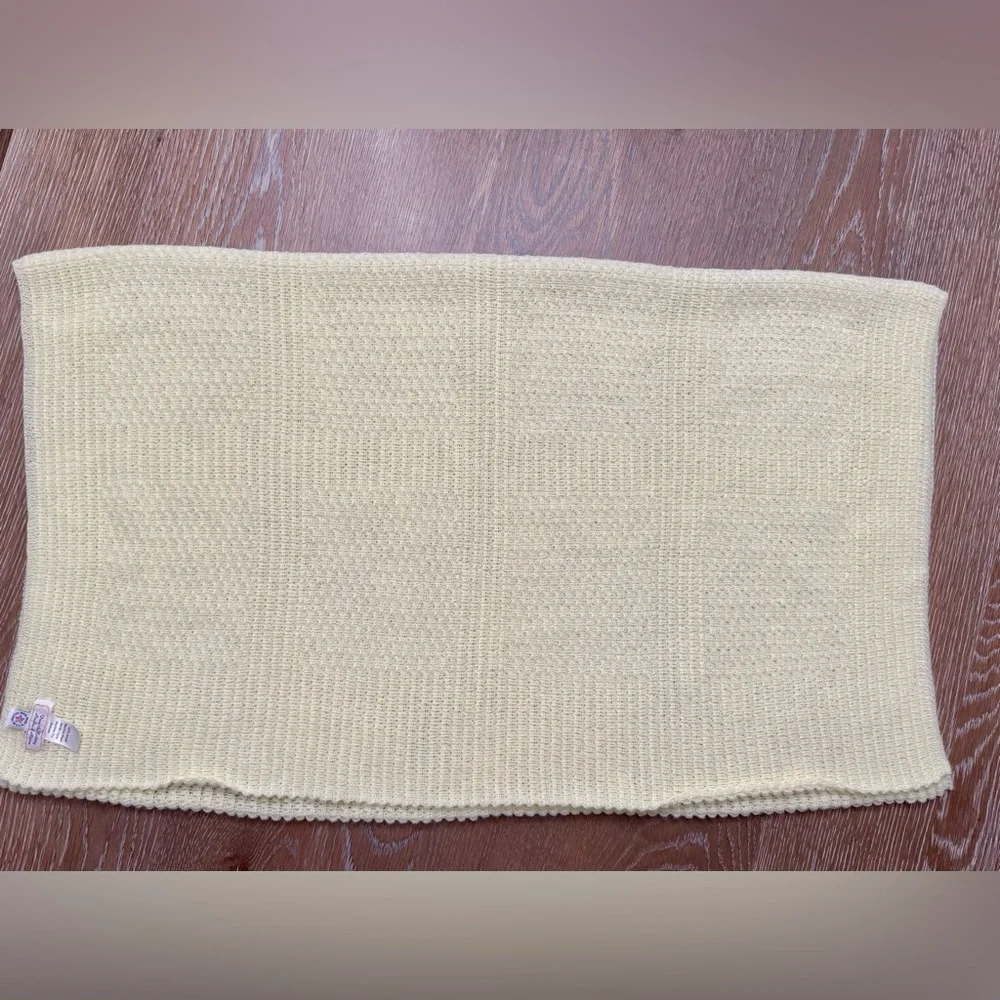 Handmade yellow soft‎ baby blanket 41”x33” made in USA Vintage baby shower gift